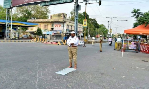 Cop Offers Prayer On The Road Amid Lockdown In Guntur During Ramadan