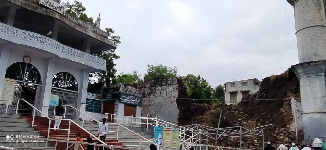 Incessant #GulbargaRains: portions of Walls Surrounding KBN Dargah’s Residential complex “Devdhi Shareef” Collapsed