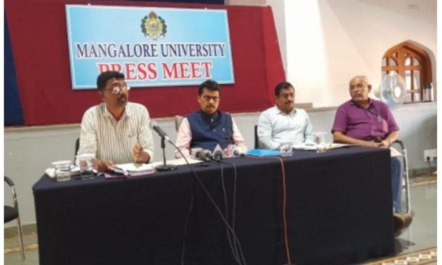 ‘Saffron shawl to college is not good’ Mangalore University Chancellor.